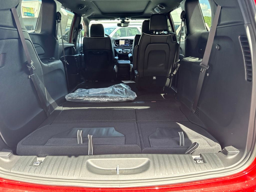 2027 Chrysler Pacifica Limited