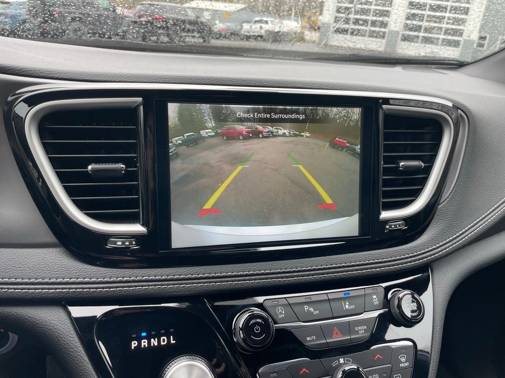 2026 Chrysler Pacifica Select