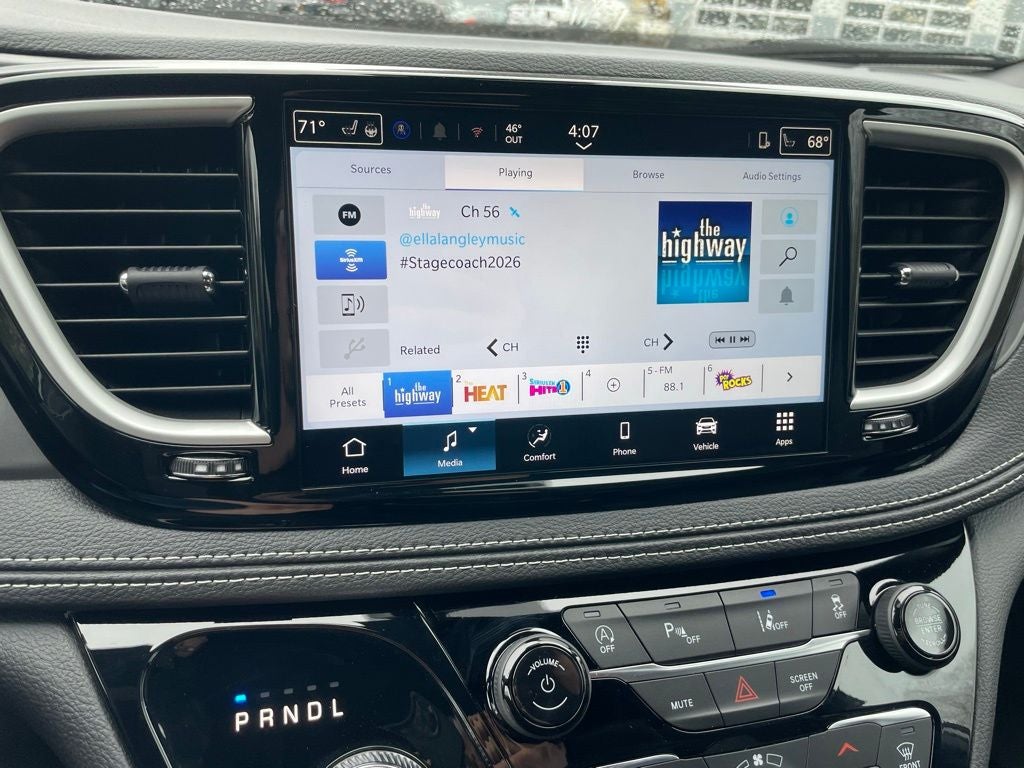 2026 Chrysler Pacifica Select
