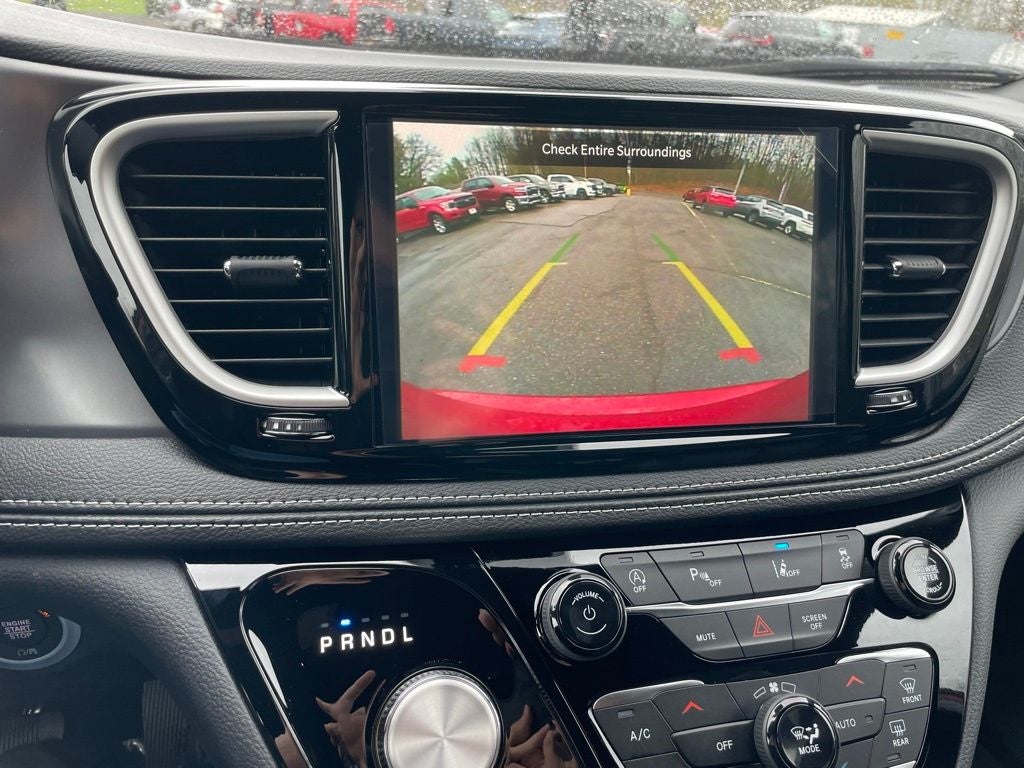 2026 Chrysler Pacifica Select