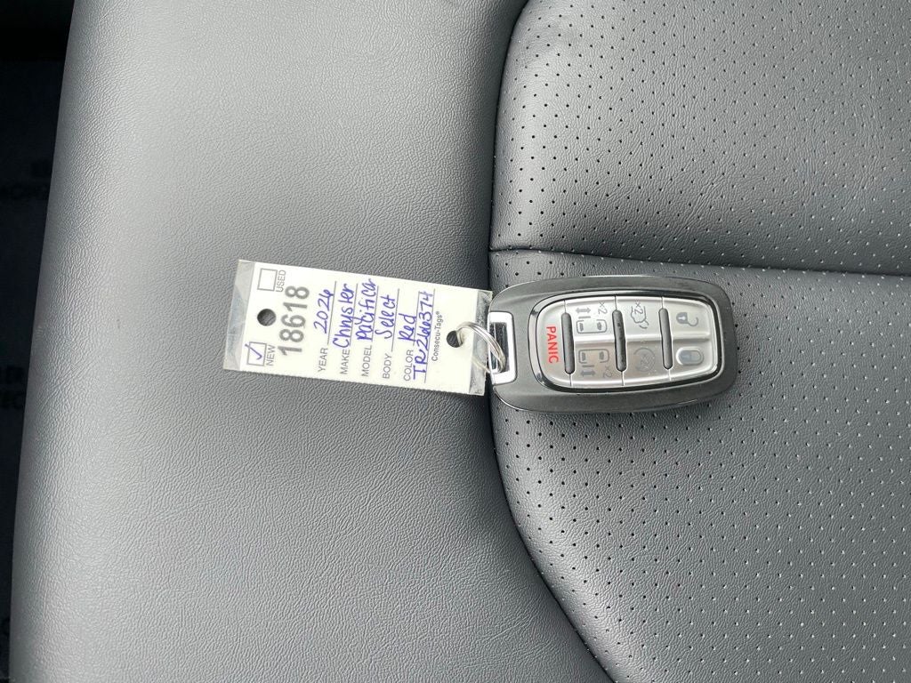 2026 Chrysler Pacifica Select
