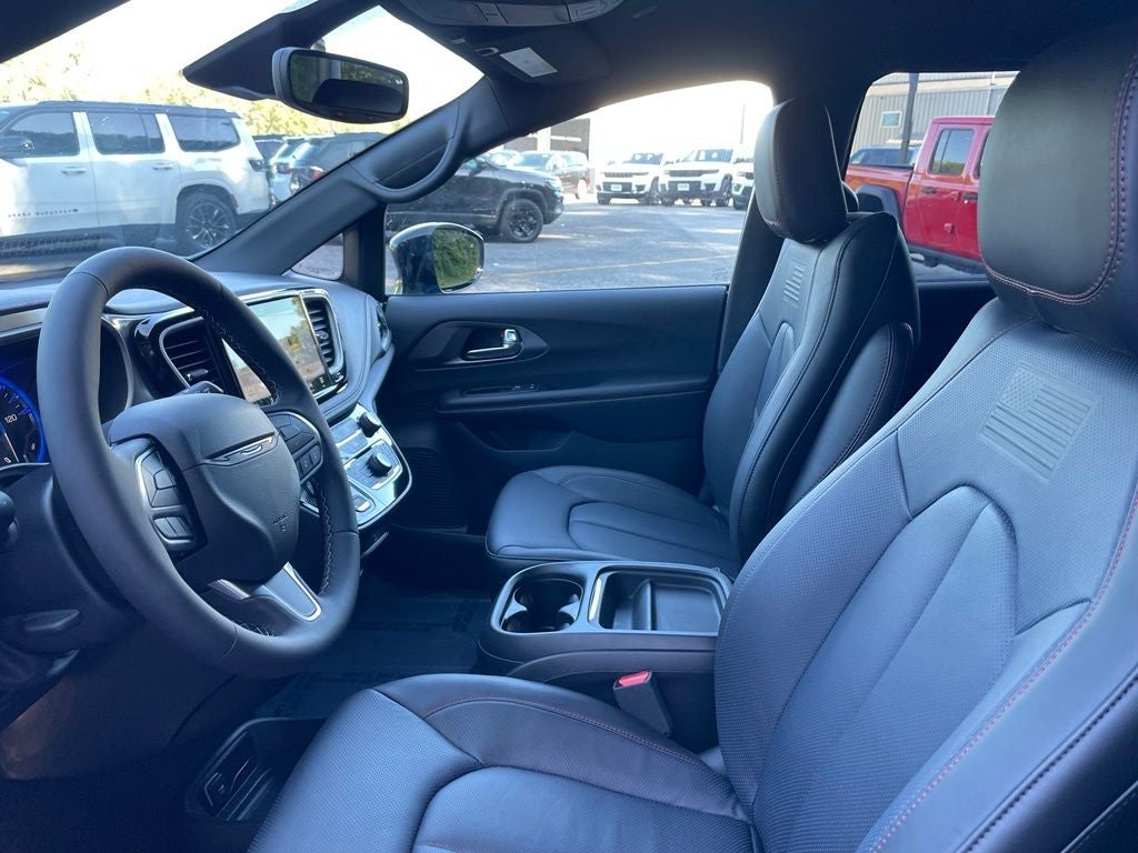 2027 Chrysler Pacifica Select
