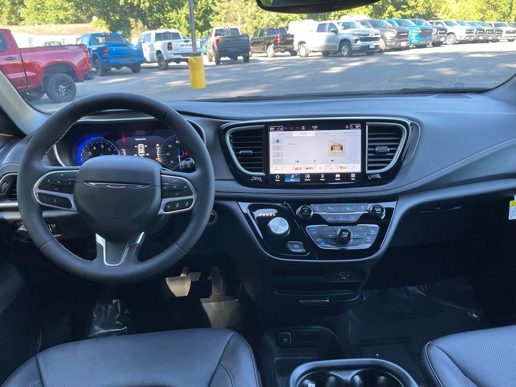 2027 Chrysler Pacifica Select