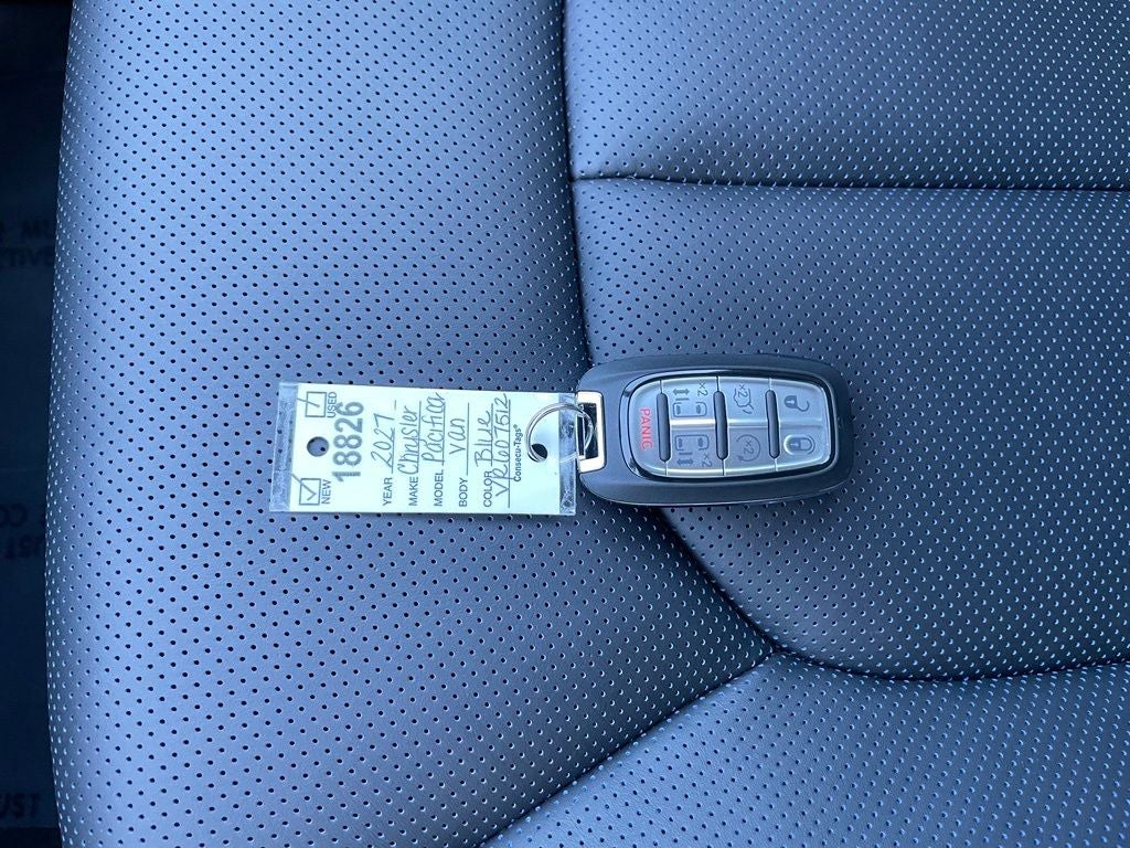 2027 Chrysler Pacifica Select