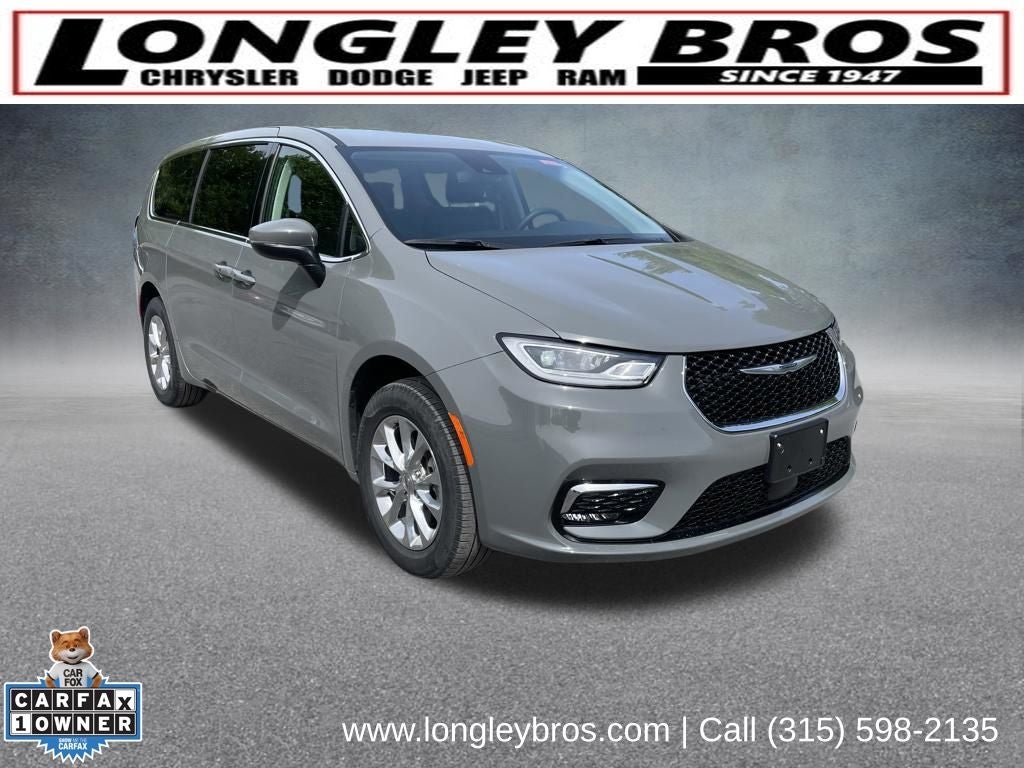 2023 Chrysler Pacifica Touring L AWD's photo