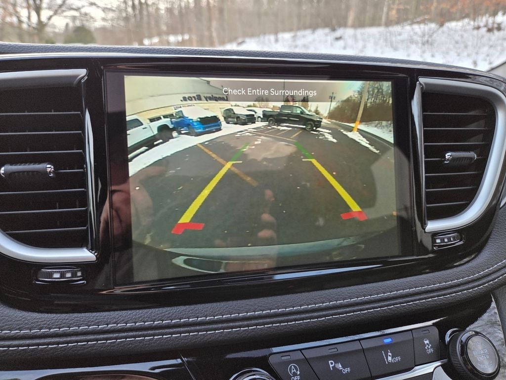 2026 Chrysler Pacifica Select