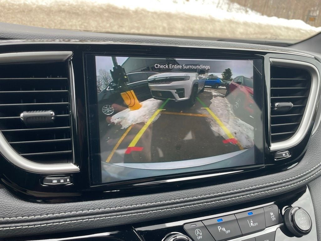 2026 Chrysler Pacifica Select