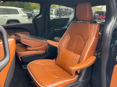 2025 Chrysler Pacifica Pinnacle